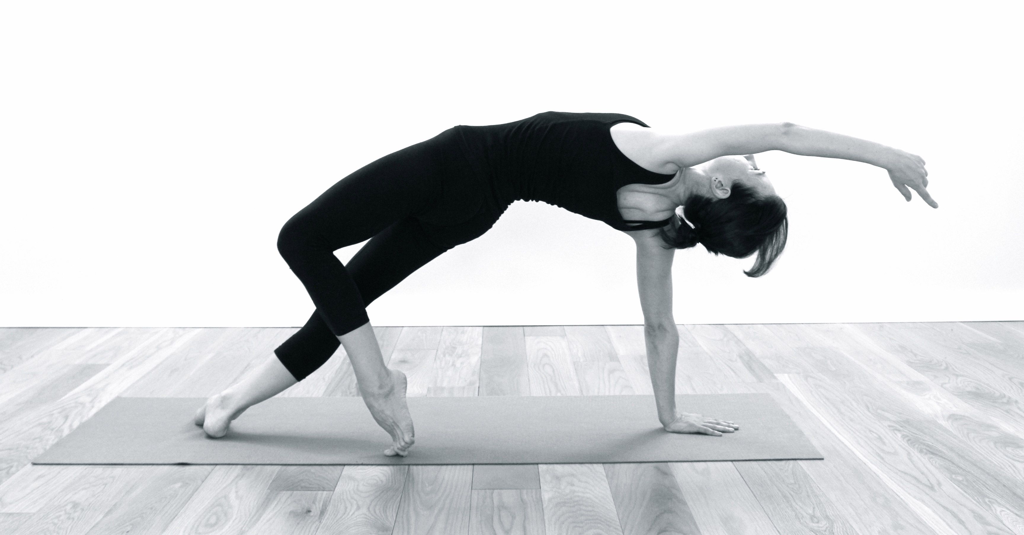 combinación yoga y fisioterapia